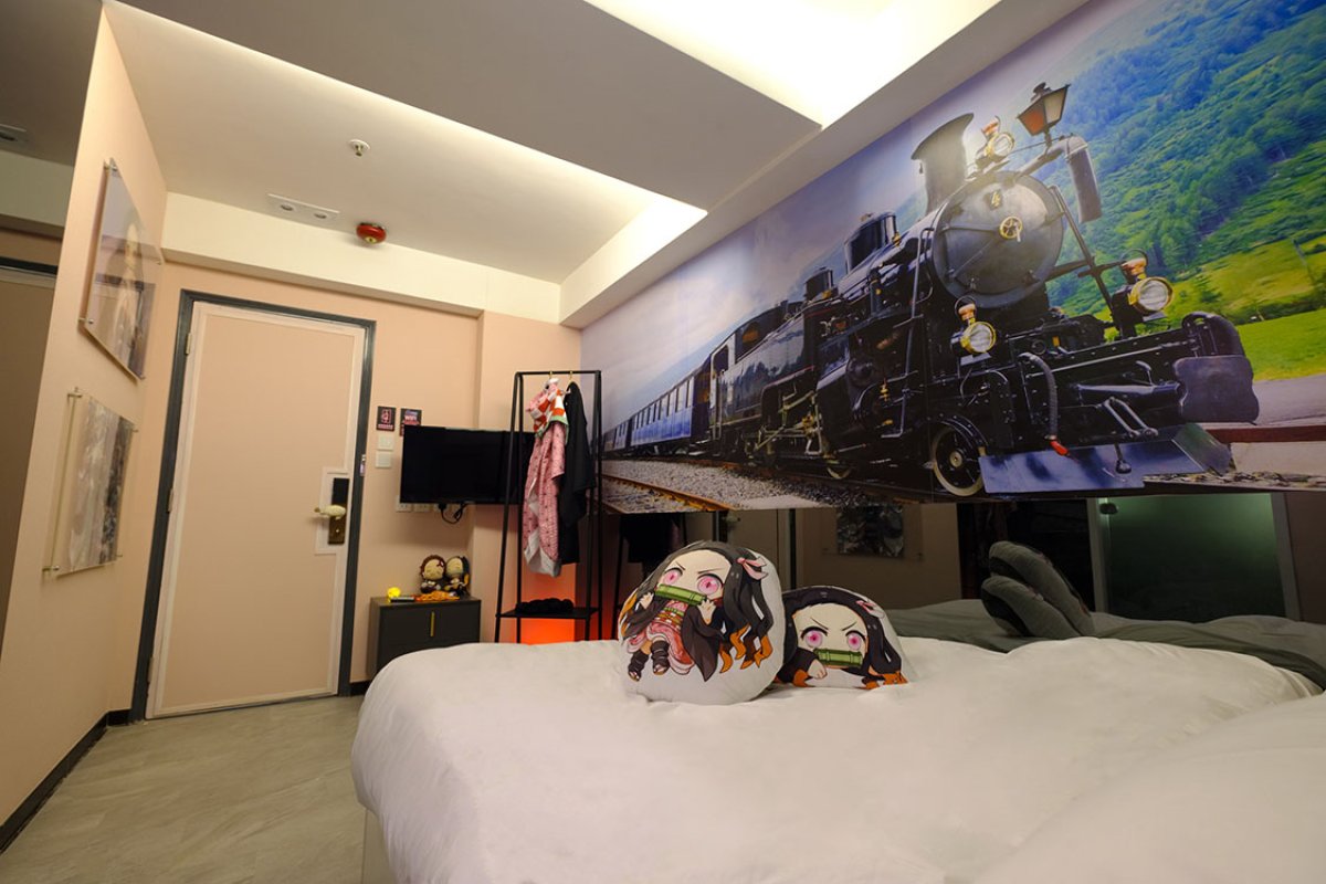 HOLY HOLIES - Image 2