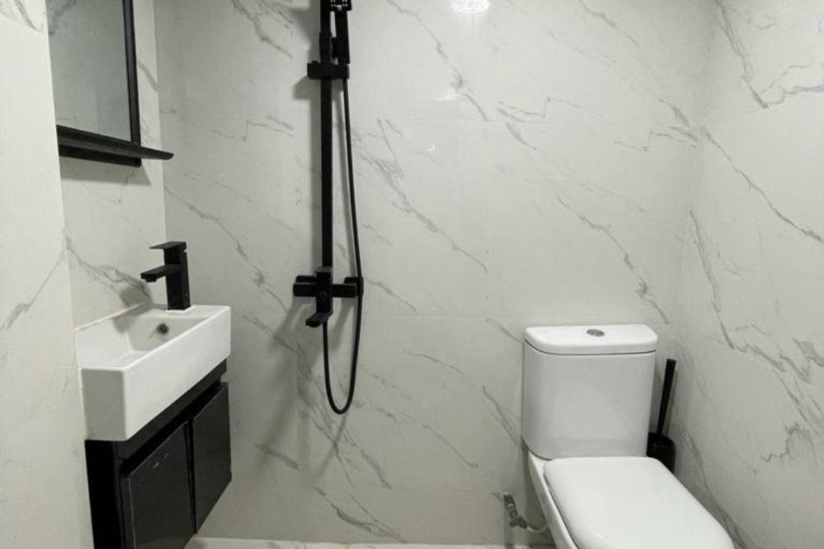 RICH INN (HANKOW ROAD) - Image 4