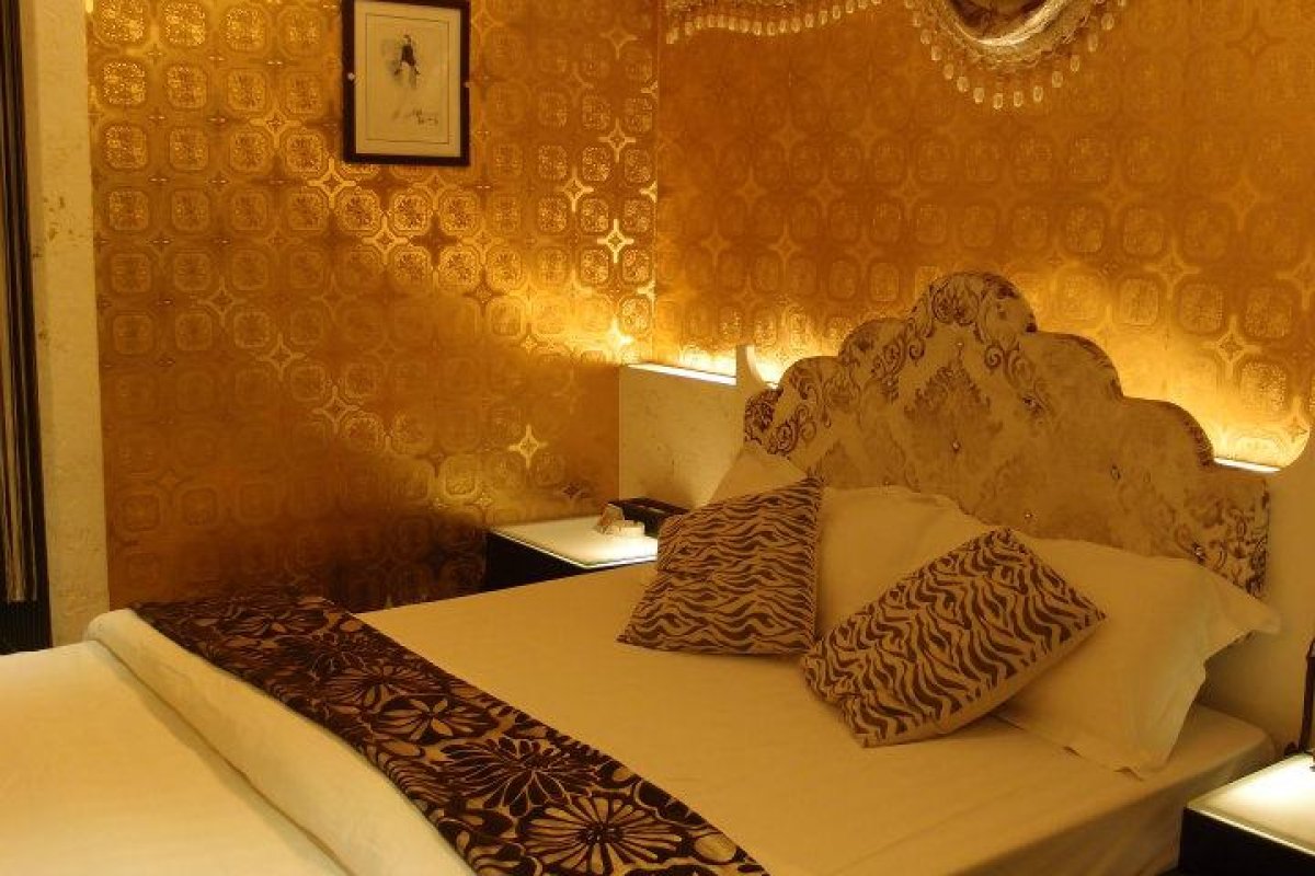 Exotic Hotel - Image 7