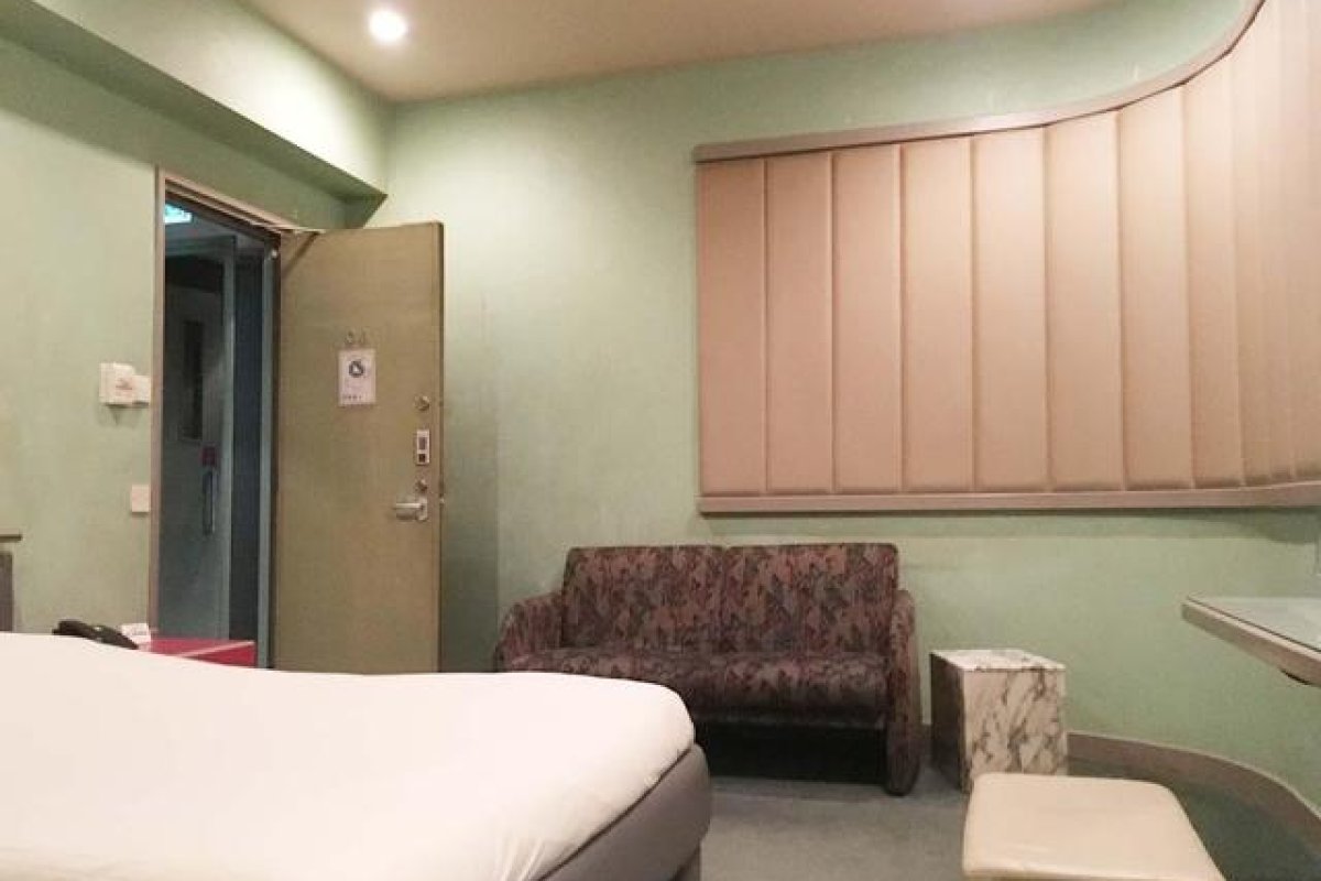 Essex Lodge - Image 2