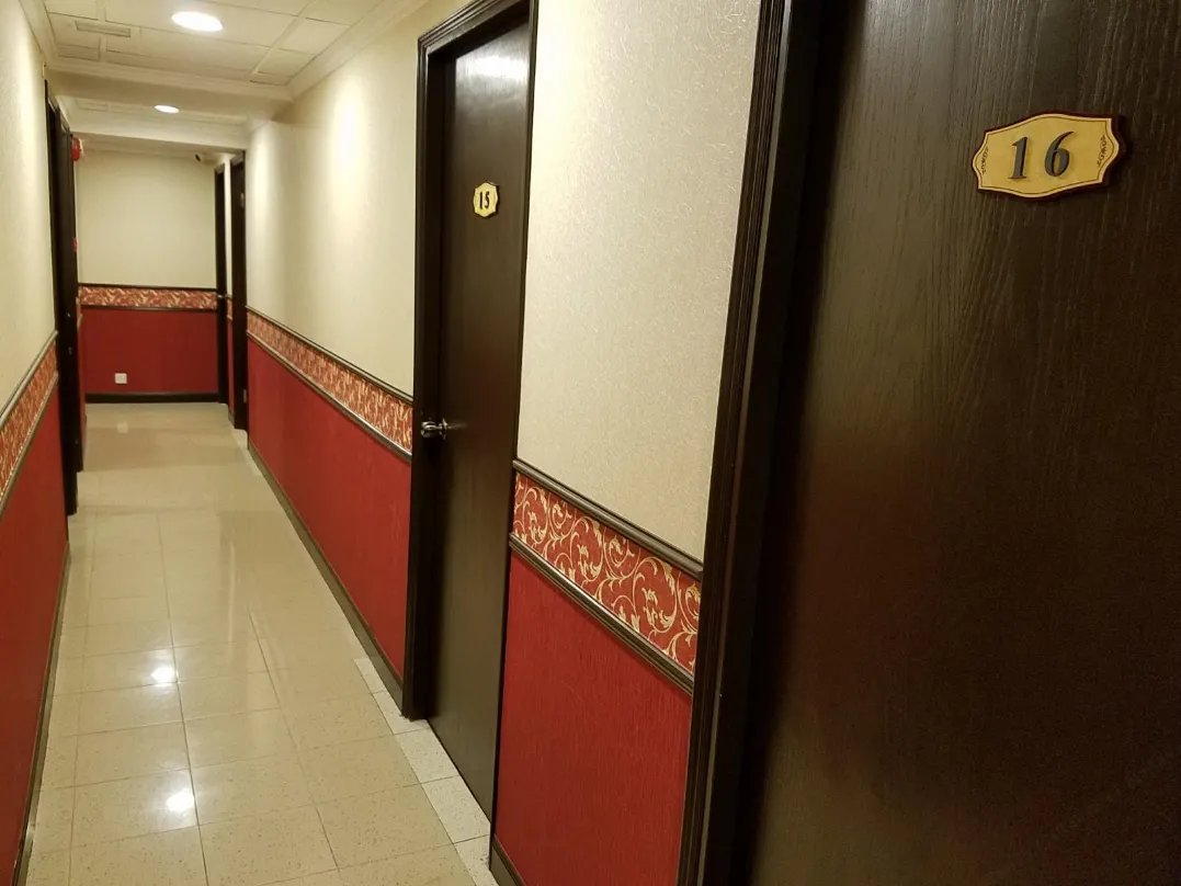 Ming Court Hotel - Image 2