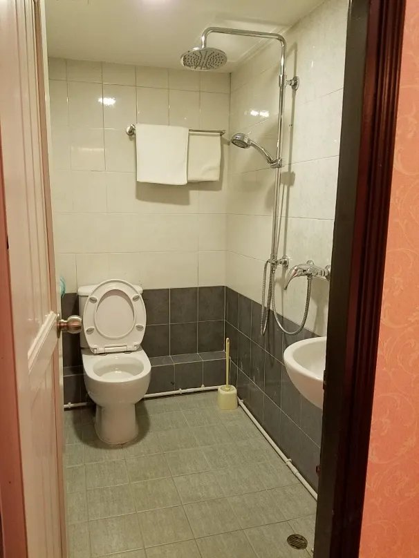 Ming Court Hotel - Image 3